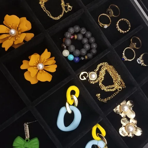 Miniatura 4 de Joyero de 24 rejillas extraíbles para aretes y anillos, caja organizadora con tapa transparente para mujeres y esposas (negro)