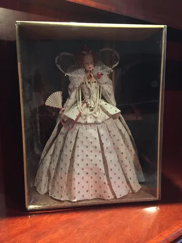 Miniatura 4 de Barbie Coleccionista # B3425 Queen Elizabeth