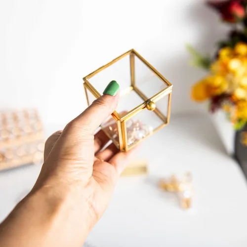 Miniatura 5 de Feyarl Pequeña caja de joyería de cristal transparente para baratijas aretes caja de sombra organizador decorativo para el cofre del tesoro con tapa
