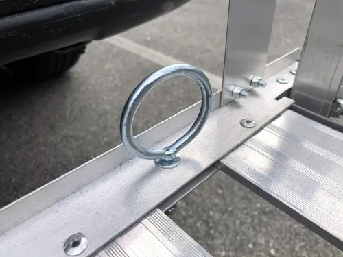 Miniatura 5 de MaxxHaul 80779 Soporte de aluminio para silla de ruedas/movilidad con enganche – Cesta de carga de 50" x 29.5" con barandas laterales altas y rampa