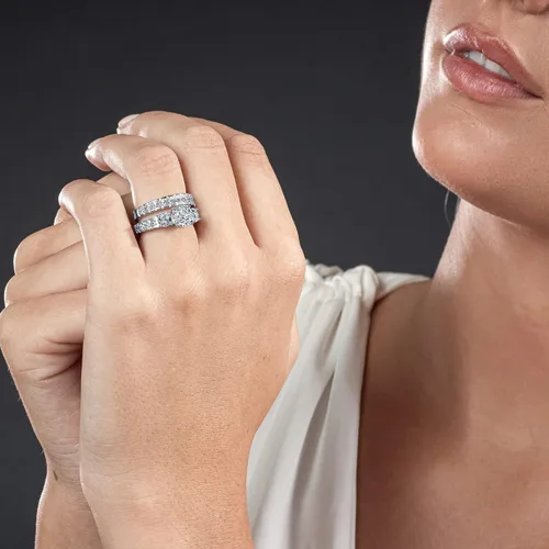 Miniatura 4 de CZ anillo de compromiso de plata de ley pasado, presente y futuro, con banda de circonio cúbico, de 2 piezas.