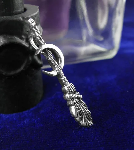 Miniatura 3 de Woot & Hammy Colgante de escoba de bruja o besom con luna creciente, 100% plata de ley, hecho a mano
