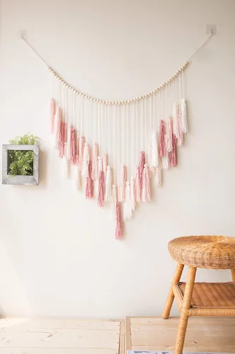 Miniatura 3 de Decocove Colgante de pared de macramé, grande con cuentas de madera, decoración bohemia para dormitorio, sala de estar y cocina, rosa rubor cálido