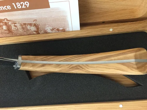 Miniatura 6 de Laguiole en Aubrac Cuchillo de queso hecho a mano 'Le Buron' KMF99OLI/LZB1 Mango de madera de olivo