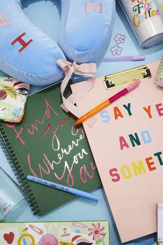 Miniatura 4 de ban.do - Cuaderno pequeño con espiral, diseño verde, con frase, 9 x 7 pulgadas, con bolsillos y 160 páginas a rayas, Encontrar alegría (Find Joy)