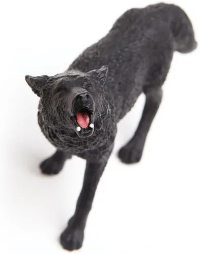 Miniatura 4 de Safari Ltd. Figura de lobo negro, figura detallada de plástico de 3.7 pulgadas, divertido juguete educativo para niños, niñas y niños a partir de 3