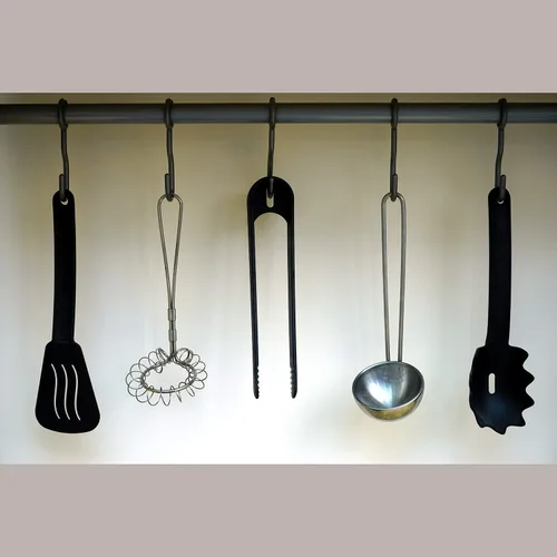 Miniatura 8 de Paquete de 5 ganchos de acero inoxidable para barra de armario, ganchos negros resistentes para colgar ollas, sartenes, tazas, toallas, guantes
