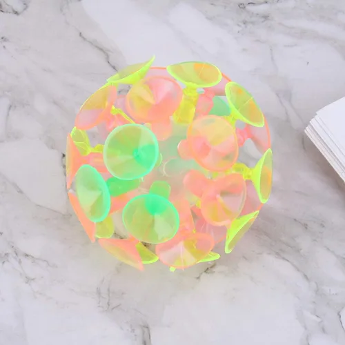 Miniatura 3 de STOBOK Divertida bola de ventosa: 4 bolas adhesivas de ventosa, juguetes coloridos juguetes novedosos para niños y niñas, recuerdos de fiesta
