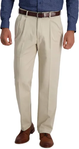 Haggar Pantalón casual para hombre sin hierro de primera calidad, color caqui, ajuste clásico, plisado frontal, cintura expansible, tallas regulares