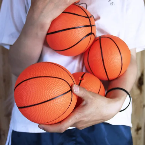 Miniatura 4 de Oleitodh Juego de 15 mini pelotas de baloncesto de 6 pulgadas a granel con bomba, pelotas de baloncesto pequeñas de PVC para juegos de aro sobre
