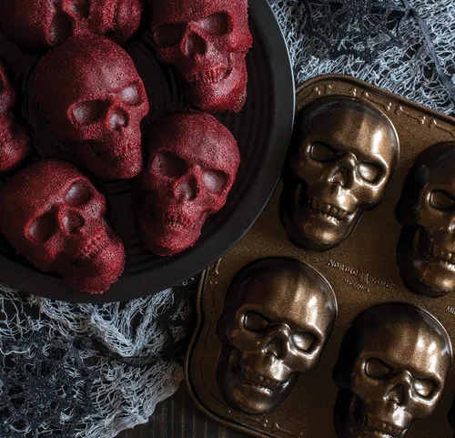 Miniatura 2 de Nordic Ware Utensilios para hornear de Halloween, molde para torta de calavera embrujada, bronce