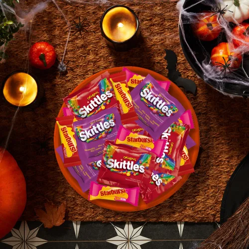 Miniatura 5 de Skittles, Starburst Fun Size Chewy Candy Surtido Variedad, envueltos individualmente, 32.28 onzas, bolsa a granel