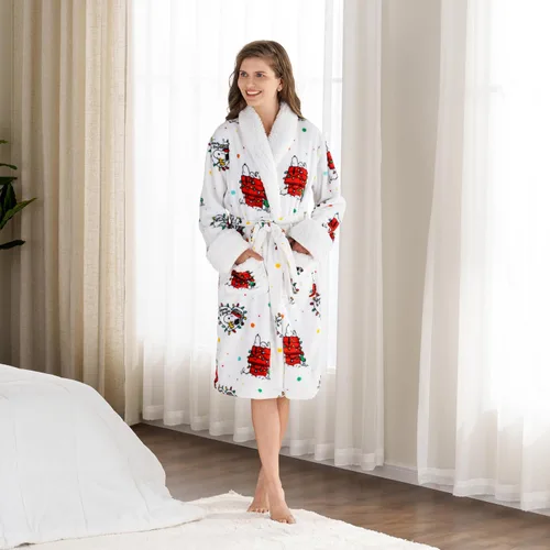 Miniatura 8 de Berkshire Blanket Peanuts Snoopy - Bata cálida para mujer con exclusiva tela VelvetLoft y cuello Sherpa