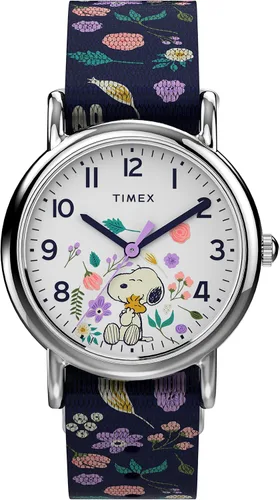 Timex Reloj de pulsera para mujer Peanuts Weekender casual con Snoopy y Woodstock en un motivo floral estuche plateado con correa de tela azul