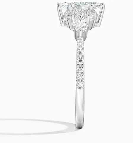 Miniatura 2 de Anillo de compromiso de diamantes creados en laboratorio con marquesa blanca de 1.06 quilates de corte excelente y cuatro puntas de garra