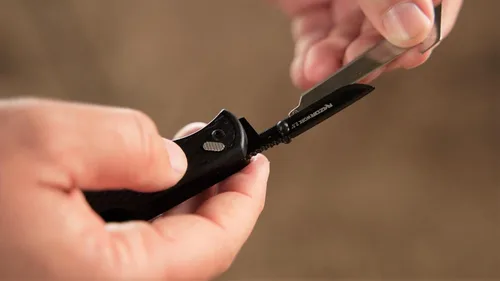 Miniatura 4 de OUTDOOR EDGE 2.5" RAZOR-WORK - Cuchillo plegable de utilidad con hoja reemplazable RazorSafe (Negro, 2 hojas)