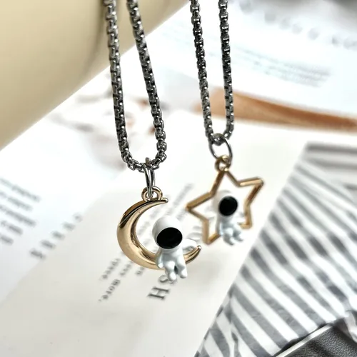 Miniatura 5 de Couples Astronaut Pendant Necklaces,2Pcs Spaceman Promise Mutual Attraction Matching Jewelry Valentine's Day Gift for Husband Wife Boyfriend