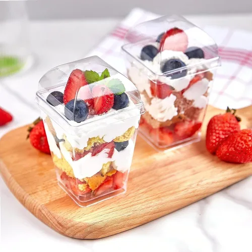 Miniatura 5 de Zezzxu Paquete de 100 Tazas de Postre de 5 oz con Tapas de Cúpula y Cucharas, Tazas de Pudín de Plástico con Tapas Mini Tazas de Parfait Shooter