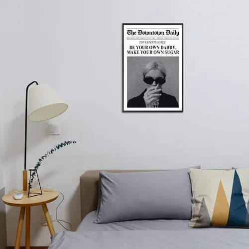 Miniatura 7 de Arte de pared retro de feminismo en blanco y negro, arte de pared de periódico con texto en inglés "Be Your Own Daddy", carteles de lienzo