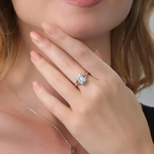 Miniatura 62 de Gem Stone King Anillo de compromiso solitario con diseño clásico de vástago dividido para mujer, plata de ley 925, piedra natal de piedra preciosa