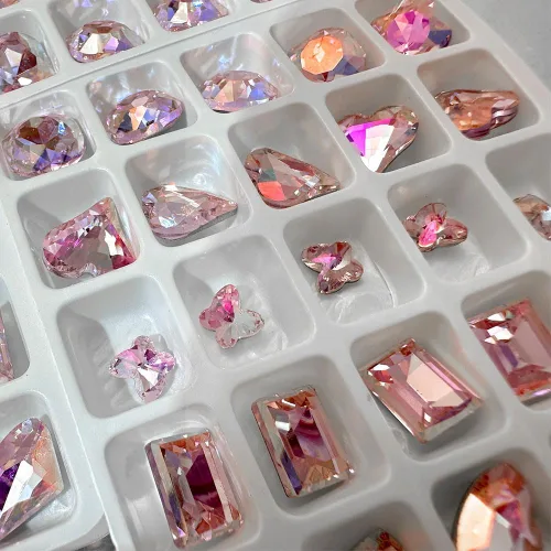 Miniatura 6 de 25 piezas de diamantes de imitación y dijes rosas para uñas, formas brillantes de mariposa y corazón, diamantes rectangulares y diamantes