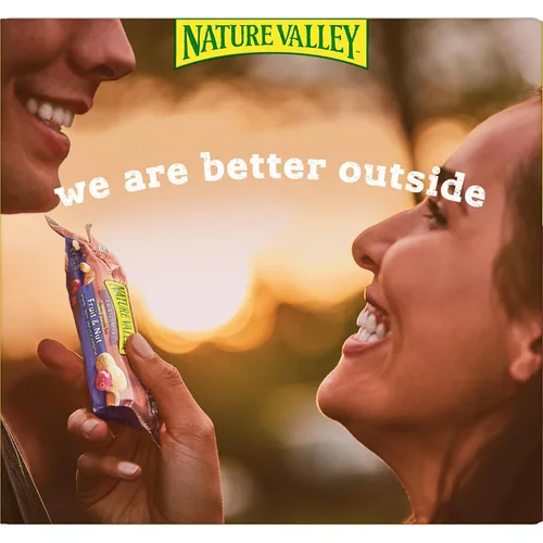 Miniatura 29 de Nature Valley Barras de granola masticables de frutas y nueces, nueces de chocolate negro, 6 barras, 7.4 onzas