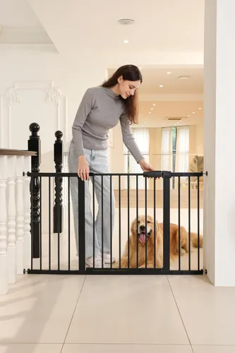 Miniatura 6 de Puerta de seguridad para bebés y mascotas de 29"-57", puerta de metal de 30" de alto con paso para puertas y escaleras, fácil de abrir con una sola