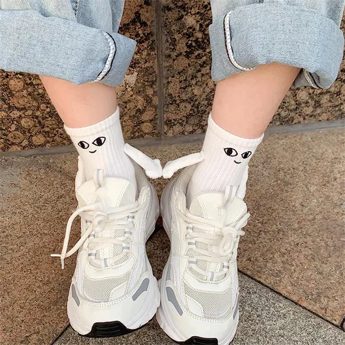 Miniatura 7 de Calcetines tomados de la mano,Divertidos pares magnéticos de mano a mano calcetines de tubo medio,Calcetines novedosos para muñecas 3D, regalos