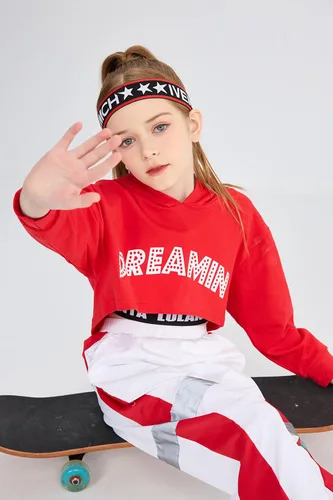 Miniatura 5 de LOLANTA Conjunto de 3 piezas para niñas, sudadera corta con capucha y pantalones deportivos, hip hop, jazz, danza callejera, monopatín