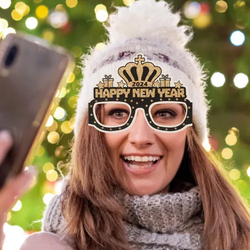 Miniatura 4 de ABOOFAN 12 lentes de feliz año nuevo 2024 gafas de fiesta de Año Nuevo Hola 2024 gafas de sol regalos de fiesta accesorios para cabina de fotos 2024