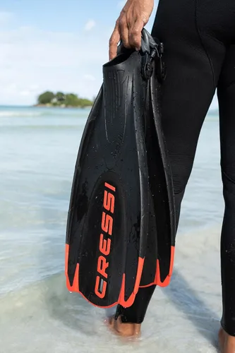 Miniatura 7 de Cressi Adult Short Adjustable Swim Fins- Light and Ideal for Traveling- Can be Worn Barefoot - Maui Short - Made in Italy