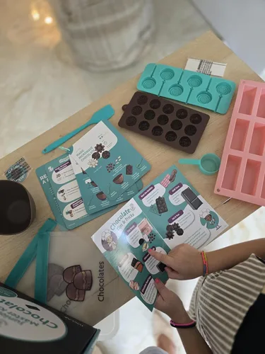 Miniatura 6 de Tovla Jr. Kit de fabricación de chocolate real para niños Aprende a cocinar con herramientas reales Set de regalo educativo STEM a partir de 4