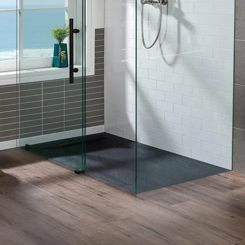 Woodbridge Base de ducha negra de drenaje con extremo de umbral cero, perfil bajo, 47.25 pulgadas de largo x 31.5 W, accesible para silla de ruedas,