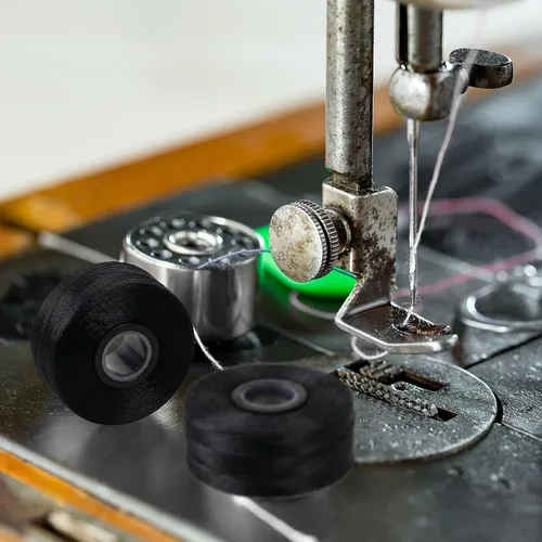 Miniatura 5 de 100 bobinas magnéticas L preenrolladas para máquina de bordar, hilo de bobina preenrollado de poliéster 70d para costura doméstica comercial (negro)