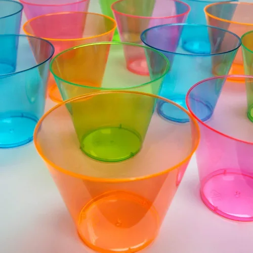 Miniatura 7 de Vasos de plástico para fiestas de Party Essentials, 9 onzas de capacidad, con brillo, Variado neón, 500