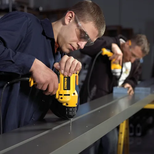Miniatura 3 de DEWALT Taladro, 8.0 amperios, 3/8 pulgadas, gatillo de velocidad variable, agarre de mango medio para mayor comodidad, con cable (DWD115K)