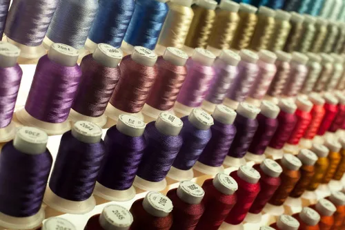Miniatura 3 de Embroidex, kit de 260 bobinas de hilo para máquina.