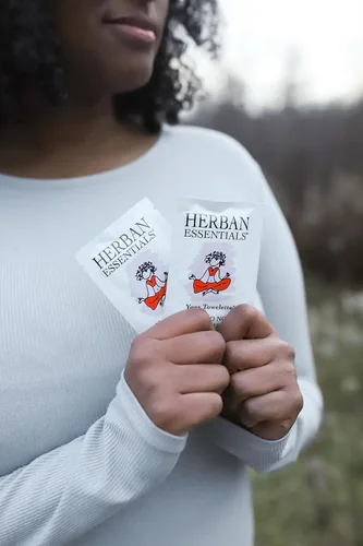 Miniatura 3 de Herban Essentials Toallitas para esterillas de yoga, aceite esencial de lavanda, toallitas húmedas envueltas individualmente para toallitas después