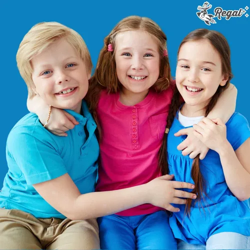 Miniatura 5 de Regal Games Crazy 8's - Juego de cartas para niños de 4, 5, 6, 7, 8+, divertido juego de mesa de viaje para familias (paquete de 1)