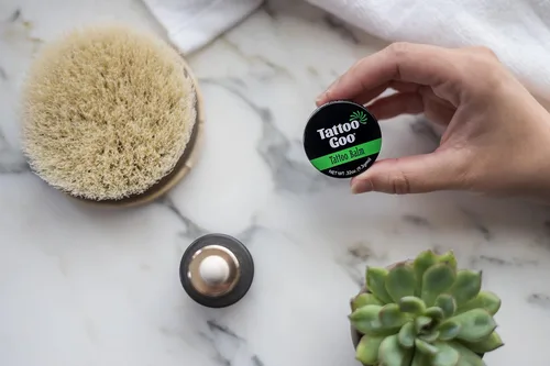 Miniatura 3 de Bálsamo original de cuidado para tatuajes Tattoo Goo, bálsamo natural para tatuajes con cera de abejas y manteca de cacao, ungüento calmante