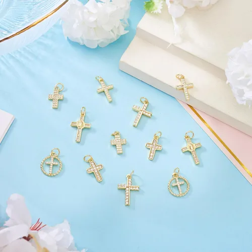 Miniatura 7 de Pandahall - 12 dijes de cruz chapados en oro de 18 quilates, circonita cúbica, colgantes pequeños religiosos con anillos de salto para hacer joyas