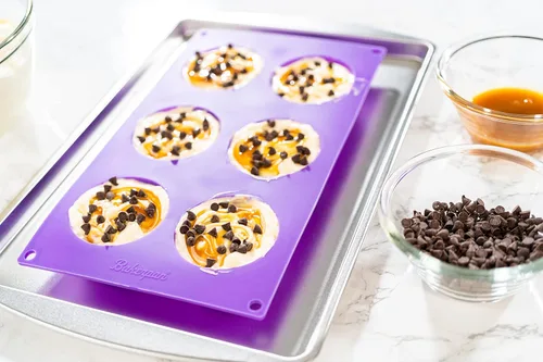 Miniatura 3 de Bakerpan Moldes redondos de silicona para hornear de 2.5 pulgadas, juego de 2 moldes antiadherentes para magdalenas, pasteles Whoopie, mini tartas