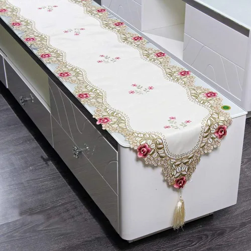 HOLY HOME Camino de mesa navideño 100% poliéster, bordado de encaje, rosa, tela pastoral, decoración del hogar (rosa, 16 x 70 pulgadas)