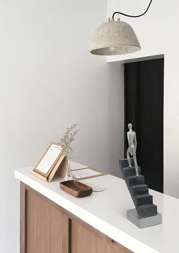 Miniatura 5 de Vaudagio Decoración moderna de escritorio 'Top of the Rock' – Escultura abstracta de 11 pulgadas como motivación – Figura moderna de decoración
