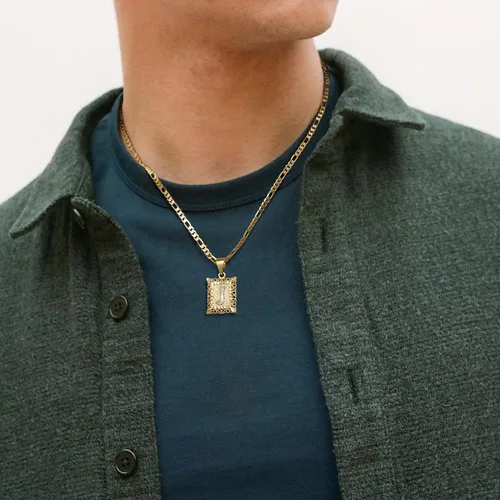 Miniatura 2 de KissYan Initial Letter Pendant Necklace for Mens Womens, 18K Gold Plated Square Capital Monogram Necklace Alhpabets from A-Z Figaro Chain Necklace