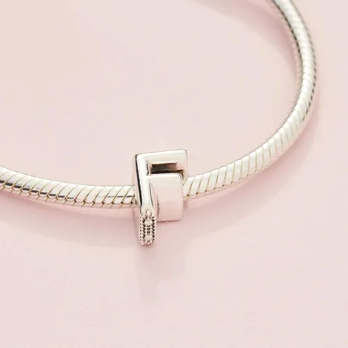 Miniatura 20 de Colgante de plata de ley 925 con letra PANDORA