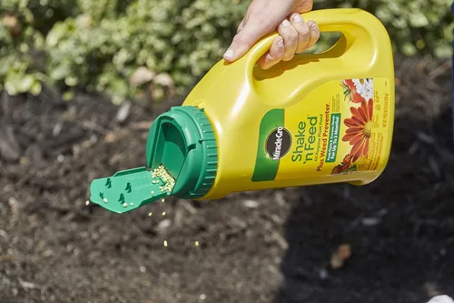 Miniatura 5 de Miracle-Gro Shake 'N Feed - Alimento vegetal multiusos más preventivo de malezas1, evita la hierba de cangrejo, la pamplina común y la verdolaga