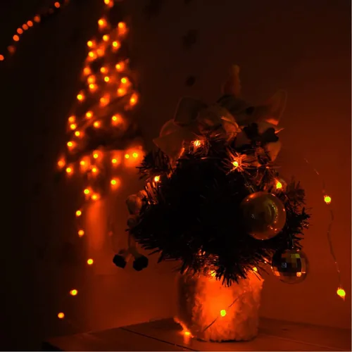 Miniatura 6 de RUICHEN Guirnalda de luces regulables enchufables de 33 pies, 100 luces LED de alambre plateado con control remoto, color naranja