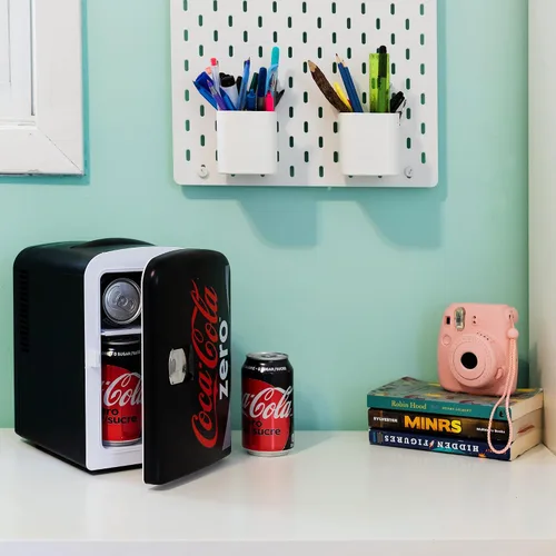 Miniatura 8 de Coca-Cola Zero CZ04 - Enfriador portátil de 4 litros/4.2 cuartos de galón para 6 latas, mini refrigerador, bebidas, alimentos para bebés, cuidado