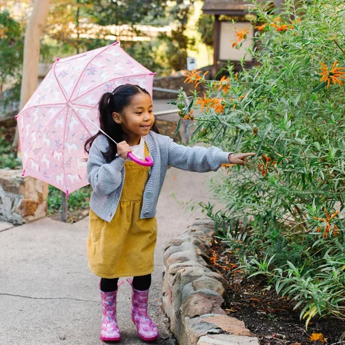 Miniatura 8 de Paraguas para niños Wildkin Dosel a prueba de lluvia, mango curvo, diseño fácil de colgar